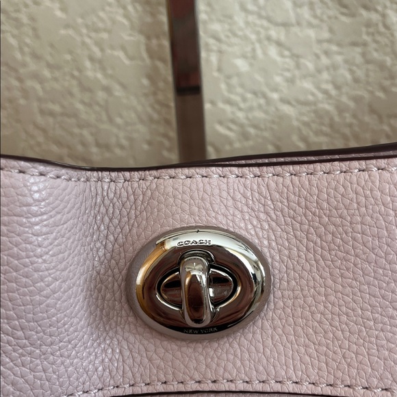 Coach 36855 Edie Turnlock pebble leather light pink shoulder bag - Picture 4 of 16